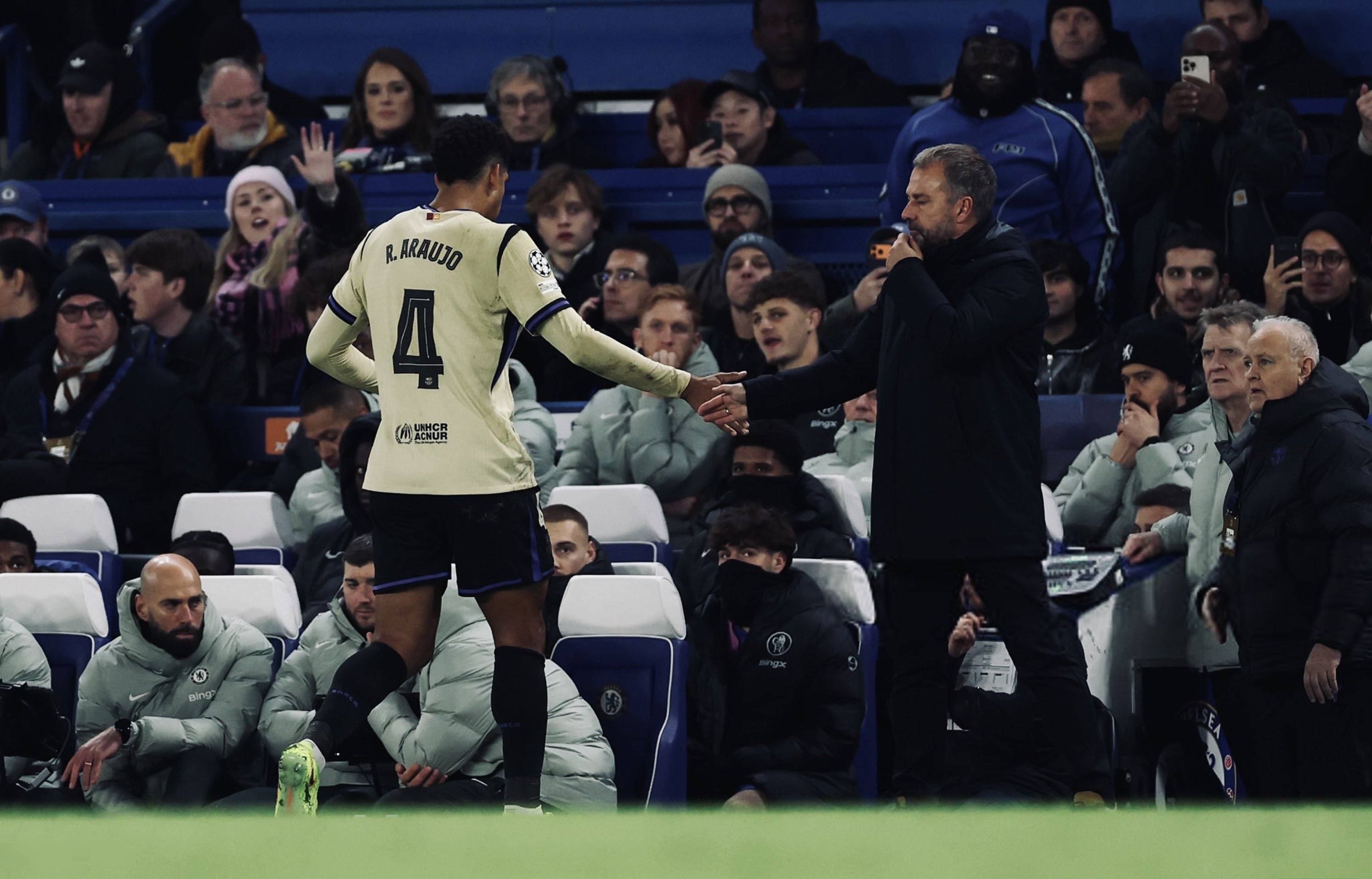 巴萨0-3惨败切尔西，阿劳霍又染红，3年欧冠3次崩盘，这罪人真改不了